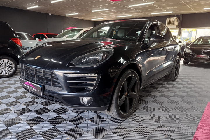 PORSCHE MACAN