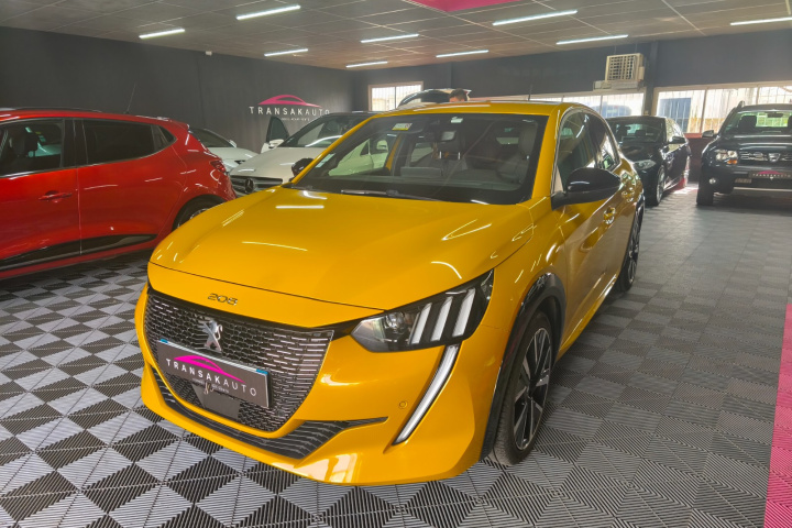 PEUGEOT 208