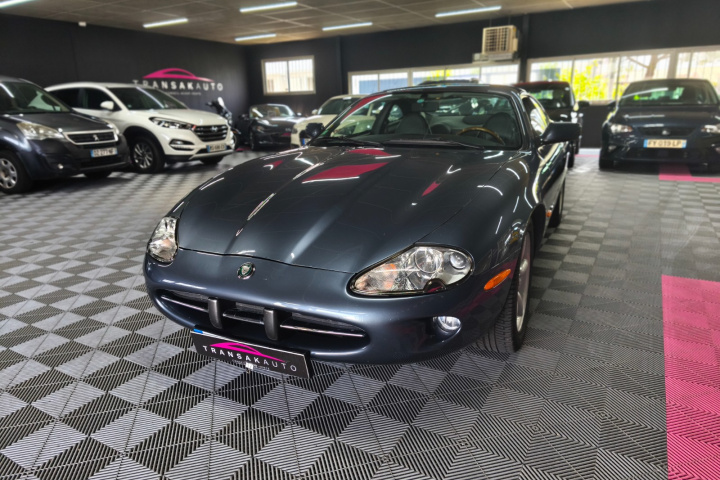 JAGUAR XK8