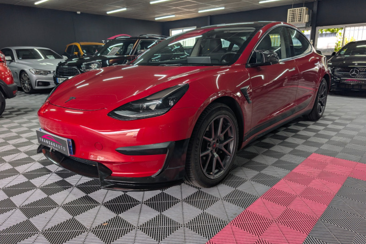 TESLA MODEL 3