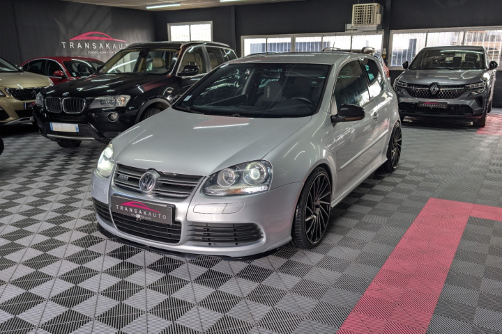 VOLKSWAGEN GOLF R32